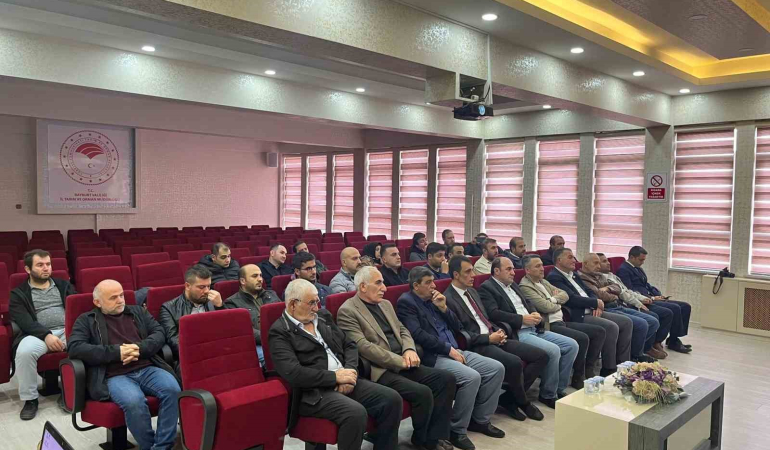 Bayburtta Hayvancılıkta Yeni̇ Destekleme Modeli̇ Konulu İsti̇şare Toplantısı Yapıldı