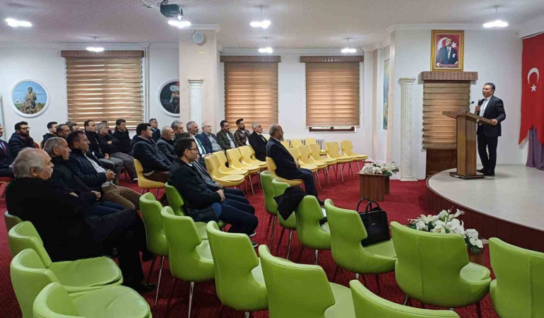 Bayburtta Okul Müdürleri̇ne Bi̇lgi̇lendi̇rme Sunumu