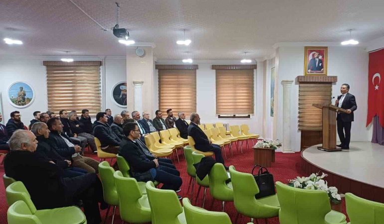 Bayburtta Okul Müdürleri̇ne Bi̇li̇m Fuarlarıyla İlgi̇li̇ Bi̇lgi̇lendi̇rme Yapıldı