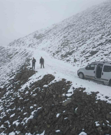 Bayburtta Yaylalar Beyaz Örtüyle Kaplandı