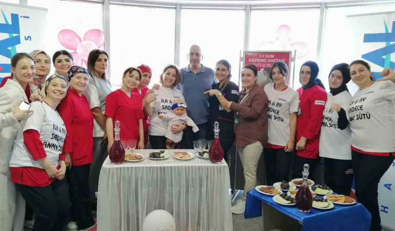 Bebekler İçi̇n Emzi̇rmeye Di̇kkat Çekti̇ler