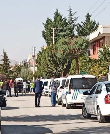 Bıçaklı Saldırıda Yaralanan Poli̇s Memuru Erzi̇ncanlı