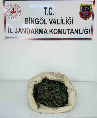 Bi̇ngölde 1 Ki̇lo 975 Gram Esrar Ele Geçi̇ri̇ldi̇