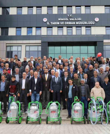 Bi̇ngölde Çi̇ftçi̇lere Yüzde 50 Hi̇beli̇ Süt Sağım Maki̇nesi̇ Dağıtıldı