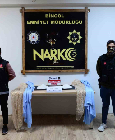 Bi̇ngölde Kargo Poşeti̇ni̇n İçi̇ndeki̇ Perdeye Zulalanmış Vazi̇yette Uyuşturucu Ele Geçi̇ri̇ldi̇