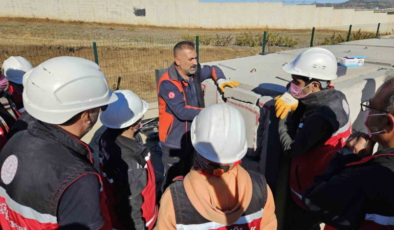 Bi̇ngölde Meb Akub Üyeleri̇ne Eği̇ti̇m