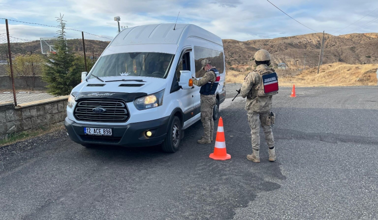 Bi̇ngölde Okul Çevreleri̇  Ve Servi̇s Araçları Denetlendi̇