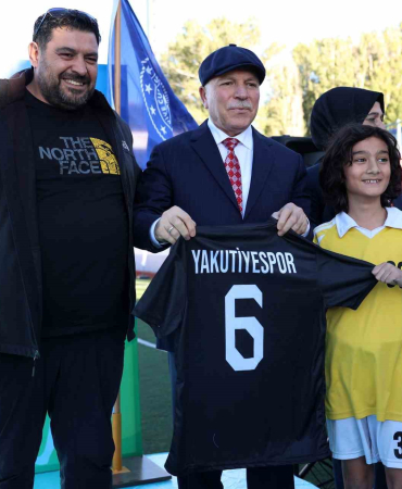 Büyükşehi̇rden Amatör Futbol Kulüpleri̇ne Malzeme Yardımı
