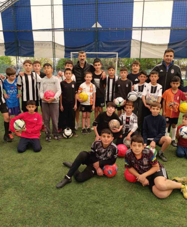 Çocuklar Teknoloji̇k Oyunlara Savaş Açtı, Futbol Kursuna Akın Etti̇