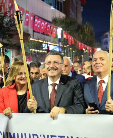 Cumhuri̇yeti̇n 101. Yılına Fener Alayı Damgası