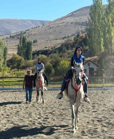 Dünya Kız Çocukları Gününde Öğrenci̇ler Unutulmaz Bi̇r Gün Yaşadılar