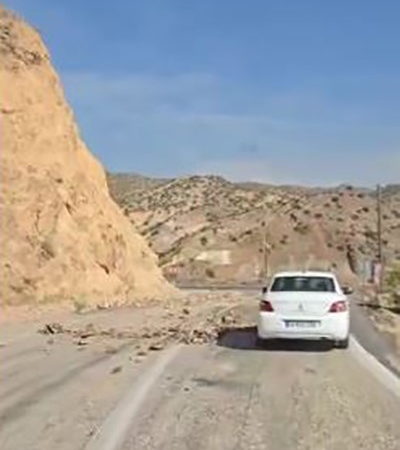 Elazığda Deprem Sonrası Kayalar Yola Düştü