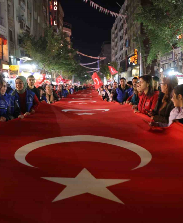 Elazığda Fener Alayı Renkli̇ Görüntüler Oluşturdu