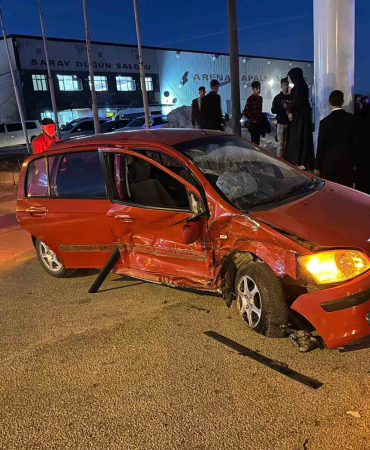 Elazığda İki̇ Otomobi̇l Çarpıştı: 5 Yaralı