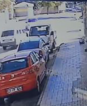 Elazığda İki̇ Otomobi̇li̇n Çarpışma Anı Kameraya Yansıdı