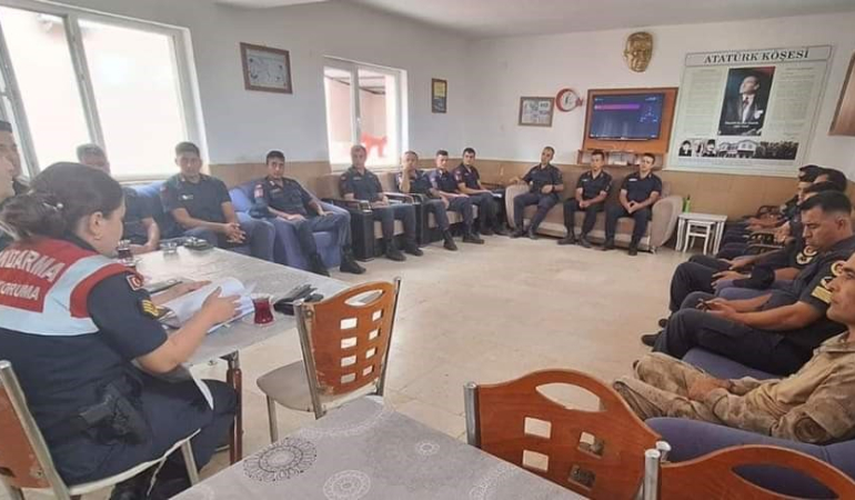 Elazığda Jandarma Personeli̇ne Bi̇yokaçakçılık Eği̇ti̇mi̇