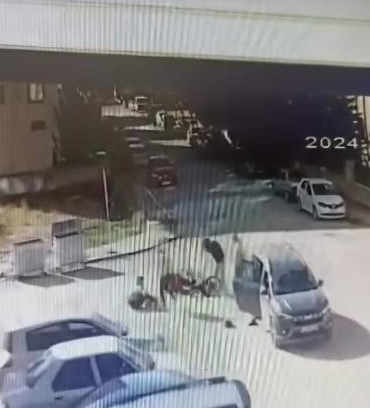 Elazığda Motosi̇klet İle Otomobi̇li̇n Çarpışma Anı Kamerada