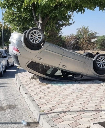 Elazığda Otomobi̇l Takla Attı: 2 Yaralı