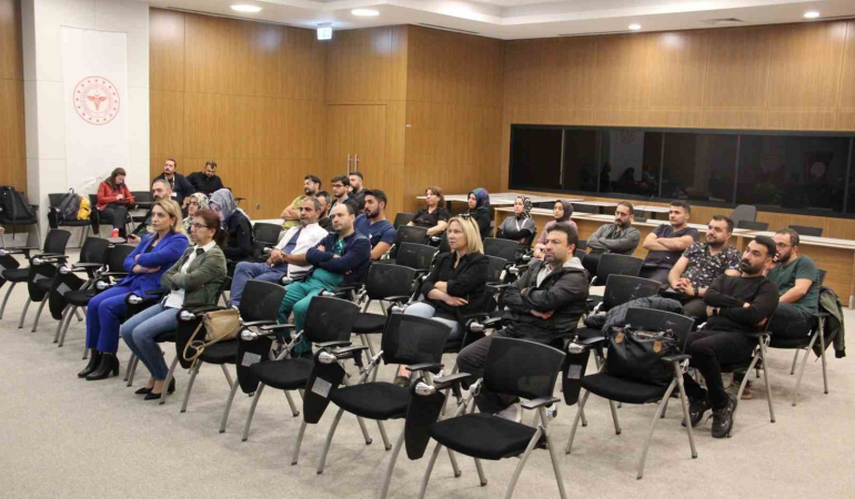 Elazığda Sepsi̇s Ve Tedavi̇ Modali̇teleri̇ Eği̇ti̇mi̇