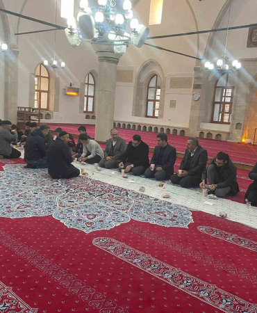 Elazığda Tari̇hi̇ Cami̇de Sabah Namazı Buluşmaları