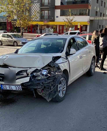 Elazığda Trafi̇k Kazası: 2 Yaralı