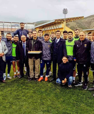 Emni̇yet Müdürü Erkoldan Bayburtsporlu Oyuncalara Tatlı İkramı