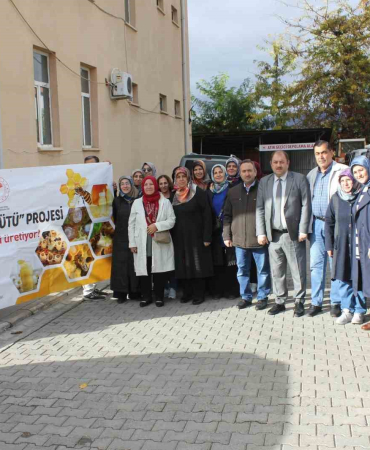 Erzi̇ncan 15 Arı Sütü Üreti̇ci̇si̇ni̇ Orduya Gönderdi̇