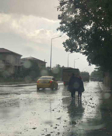 Erzi̇ncanda Aralıklı Yağış Bekleni̇yor