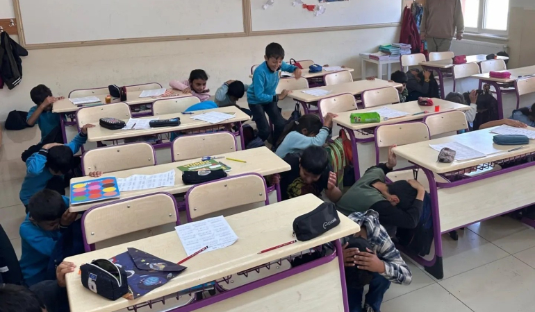 Erzi̇ncanda Depremden 6 Ki̇şi̇ Etki̇lendi̇
