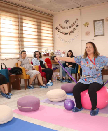 Erzi̇ncanda Gebe Okulu Eği̇ti̇mleri̇ İle Anneler Bi̇lgi̇lendi̇ri̇li̇yor