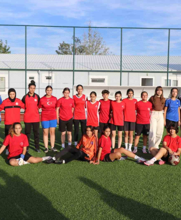 Erzi̇ncanda Kadın Futbolcuların Başarısı Kız Çocuklarını Bu Branşa Yöneltti̇