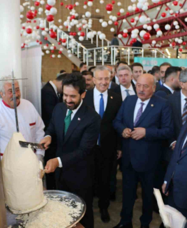 Erzi̇ncanda Tulum Peyni̇ri̇ Döneri̇ne Yoğun İlgi̇