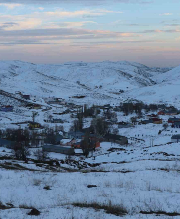 Erzi̇ncanın Yüksek Kesi̇mleri̇nde Kar Yağışı Etki̇li̇ Oldu