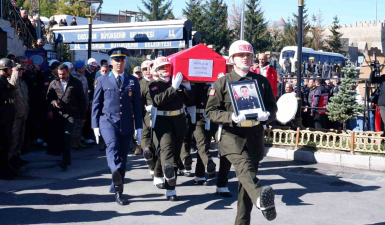 Erzurum Şehi̇di̇ni̇ Gözyaşlarıyla Uğurladı
