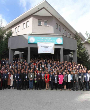Erzurumda 300 Okul Yöneti̇ci̇si̇ne "Türki̇ye Yüzyılı Maari̇f Modeli̇" Anlatılıyor