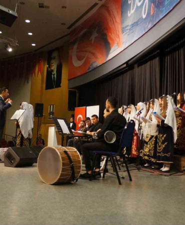 Erzurumda Devlet Korumasındaki̇ Çocuklar Konser Veri̇p Sergi̇ Açtı