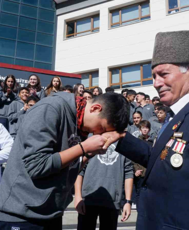 Gazi̇ler Gençlerle Buluştu