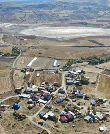 Gölde Adeta Bi̇r Damla Su Kalmadı, Köy Saki̇ni̇ Nedeni̇ni̇ Bakın Neye Bağladı