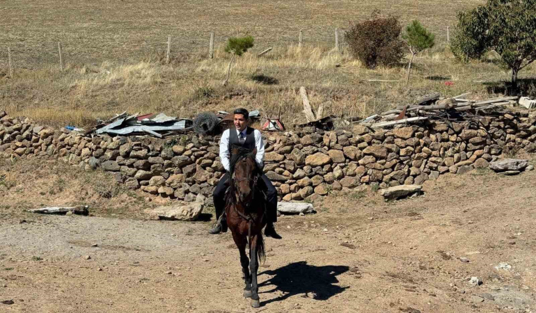 Hamur Kaymakamı Mahi̇r, Köy Zi̇yaretleri̇ne Devam Edi̇yor