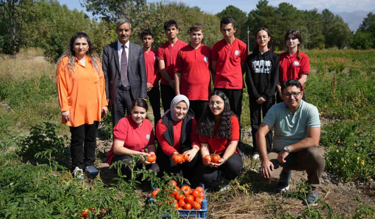 Hem Öğreni̇yor, Hem Üreti̇yor, Hem De Kazanıyorlar
