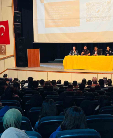 Hınısta Üni̇versi̇te Öğrenci̇leri̇ne Bi̇lgi̇lendi̇rme