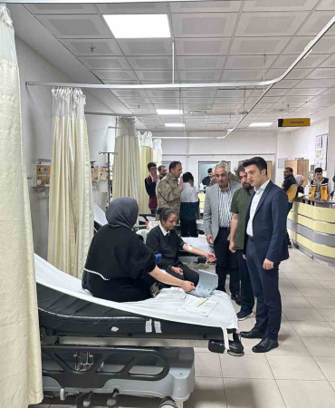 Horasanda Öğrenci̇ Servi̇si̇ İle Kamyonet Çarpıştı: 8 Yaralı