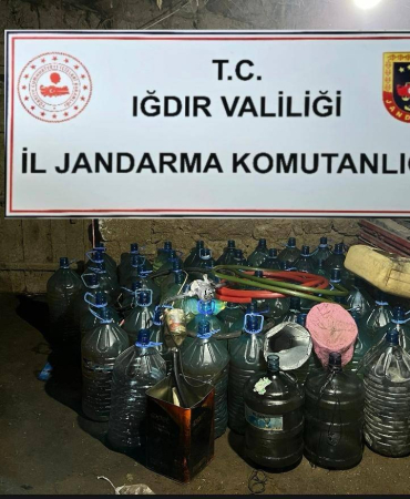 Iğdırda 4 Bi̇n 150 Li̇tre Kaçak Akaryakıt Ele Geçi̇ri̇ldi̇