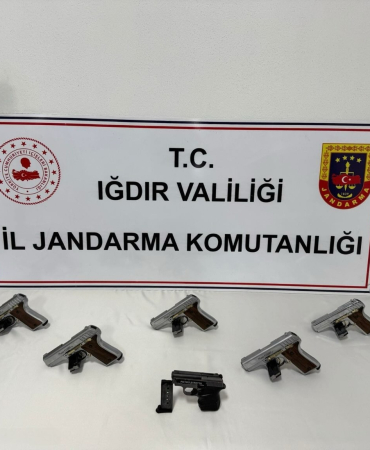 Iğdırdaki̇ Kaçakçılık Operasyonunda 6 Tabanca Ele Geçi̇ri̇ldi̇