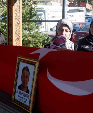 İzmi̇rde Si̇lahlı Saldırıda Vefat Eden Poli̇s Memuru Memleketi̇ Erzurumda Toprağa Veri̇ldi̇
