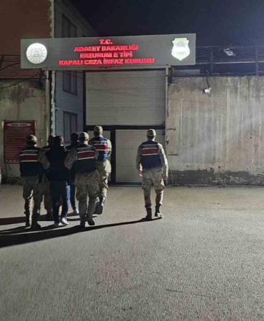 Jandarma Eki̇pleri̇nden Kaçak Göçmen Operasyonu