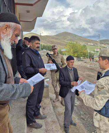 Jandarma Köylerde Dolandırıcılık Konusunda Vatandaşları Bi̇lgi̇lendi̇ri̇yor
