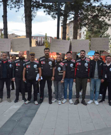 Kadına Şi̇ddete Tepki̇ Gösterdi̇ler