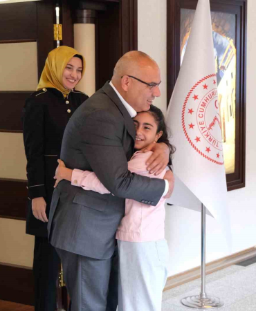 Kalp Hastası Zeynep Elanın "Vali̇ Olma" Hayali̇ Gerçek Oldu
