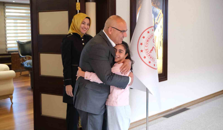 Kalp Hastası Zeynep Elanın “Vali̇ Olma” Hayali̇ Gerçek Oldu